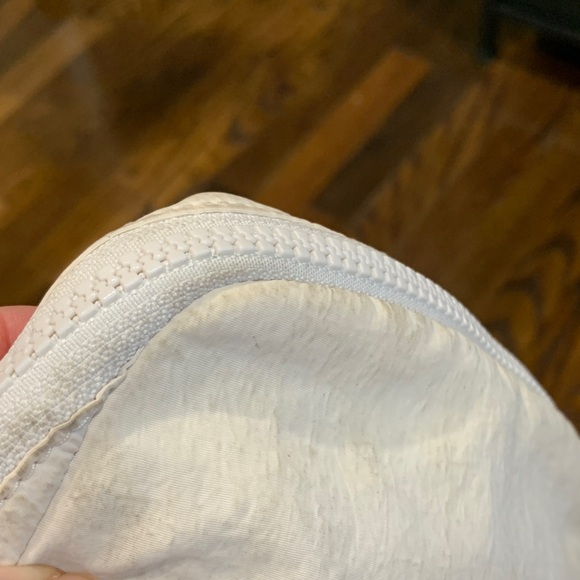 Lululemon Cream Belt Bag - Picture 5 of 7